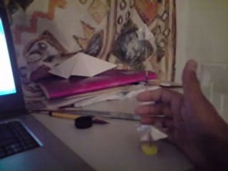 pypy en alu et en papier sur aiguilles