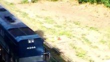 Two UB machines on the flatcars (Duas máquinas nas pranchas)