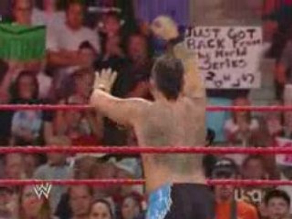 Mickie James vs Santino
