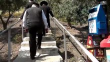 סיור בקברות צדיקים עם כבוד הרה"ג הרב יצחק חלימי שליט"א. אור ל-א' אייר התשפ"א