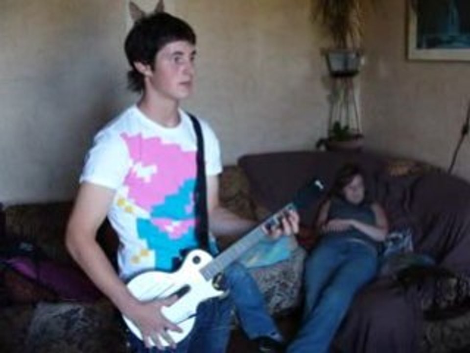 20 - Denis joue a Guitar Hero