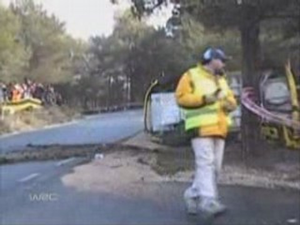 Accident spectaculaire de rally.