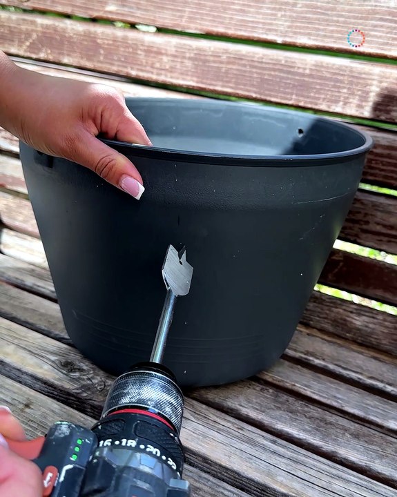 Bucket hack that makes rope pulling easy - video Dailymotion
