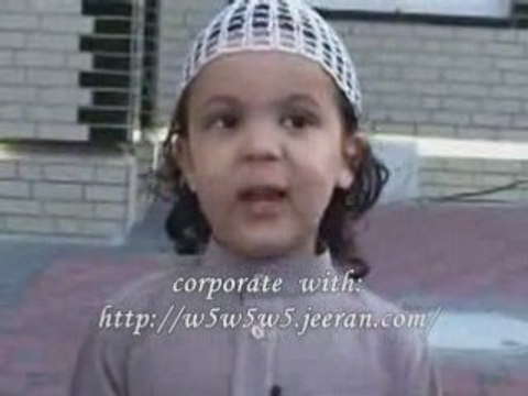 Enfant italien lit le coran 1