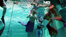 Русалки соревнуются в самом глубоком бассейне Варшавы