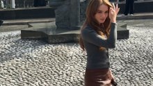 Sadie Soverall's Chic Arrival at the Miu Miu Show in Paris