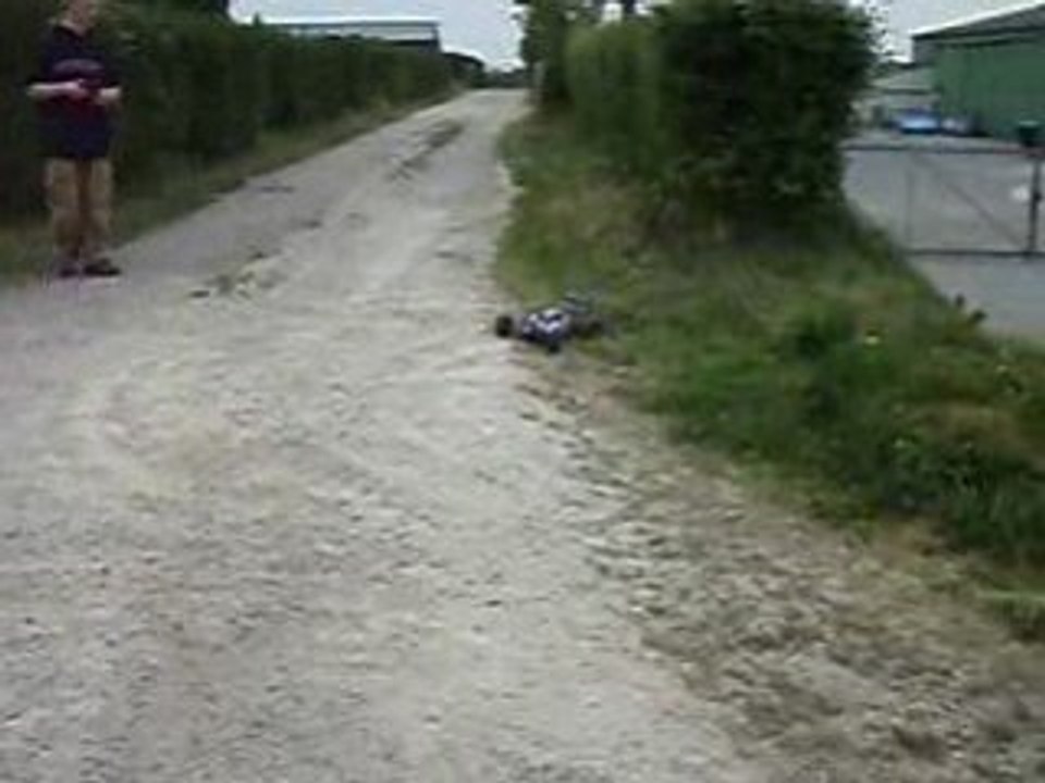 Kyosho dbx,saut + dérapage