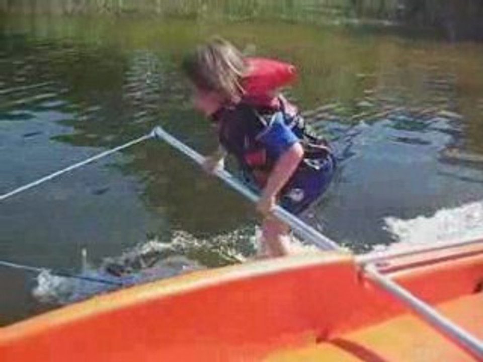 Initiation au ski nautique pour enfants