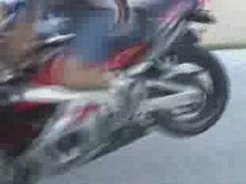 accident de moto sur une autoroute (run)
