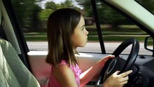 promo Little girl driving