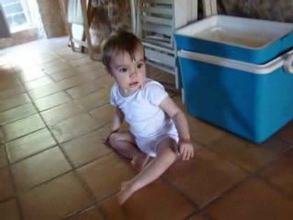 Chloé découvre la maison de l'aveyron