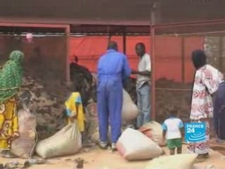 Mali: des sacs plastiques pour des pavés