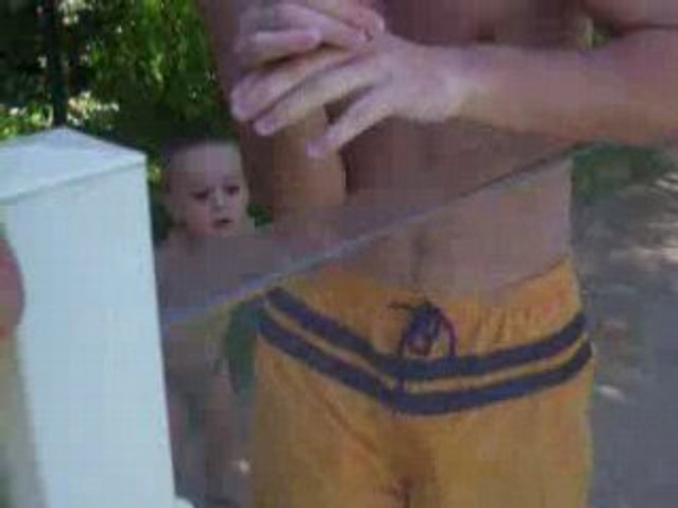 Guillaume, Lisa et Pauline dans la piscine