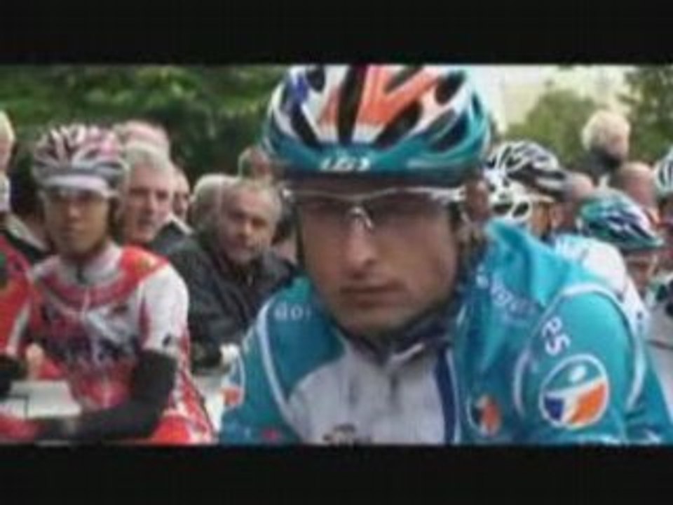 Ambiance pluvieuse au départ du Tour du Limousin