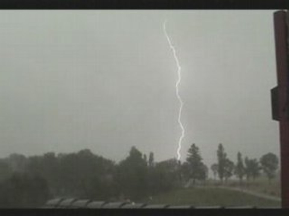 Montage vidéo de l'orage le 19 Août 2008 en Haute-Loire