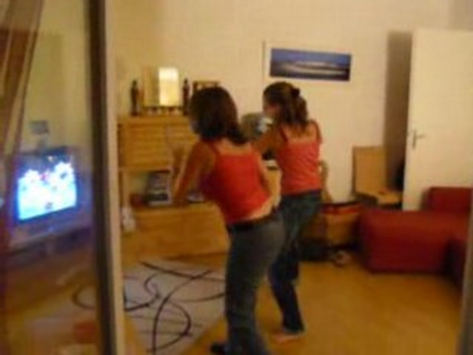 ANGIE ET OLIVIA BOXE WII