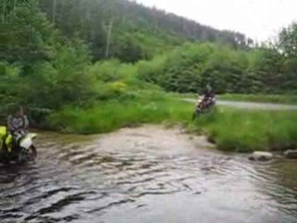 Emilien, Derbi dans la riviere