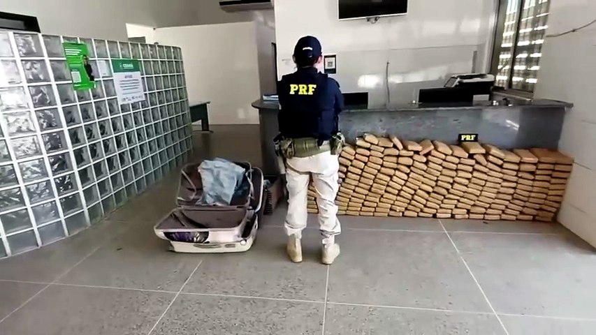 250 kg de drogas são localizados dentro de Hilux em Quixelô; dois são preso