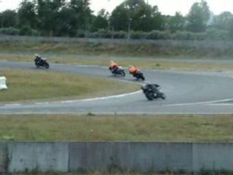 Circuit carole: mamat et ludo en gsxr 600 / 750