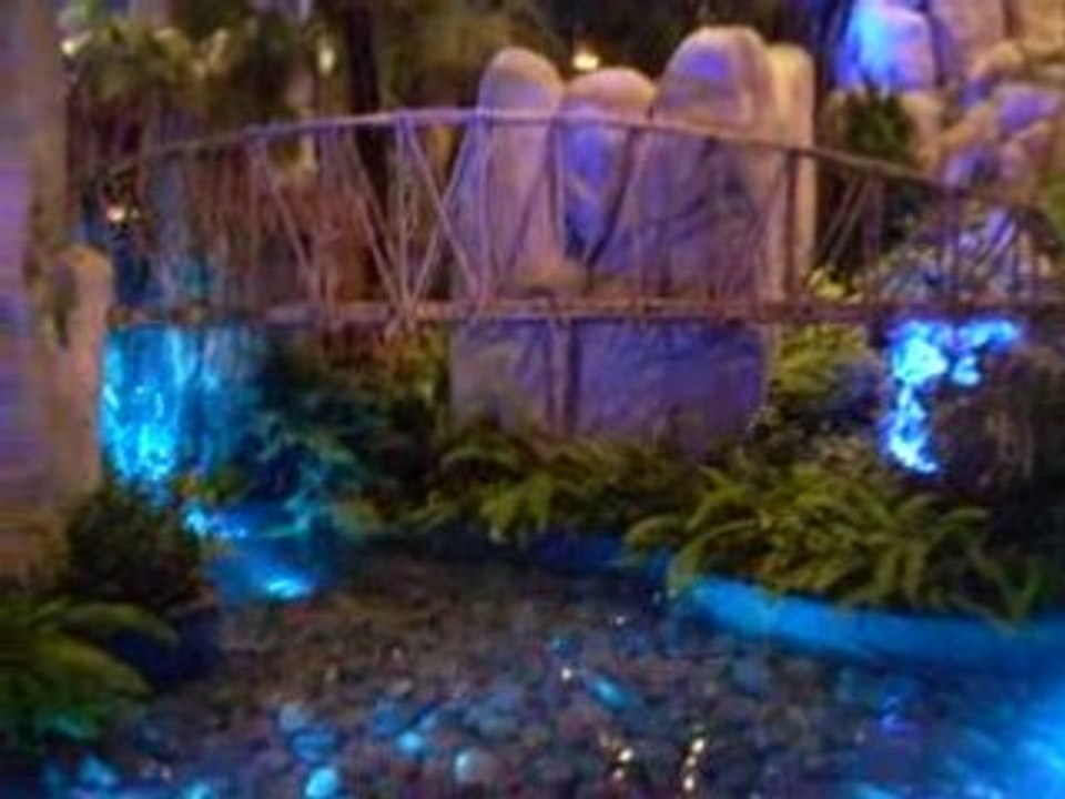 Suite des jeux d'eau, train miniature au Bellagio
