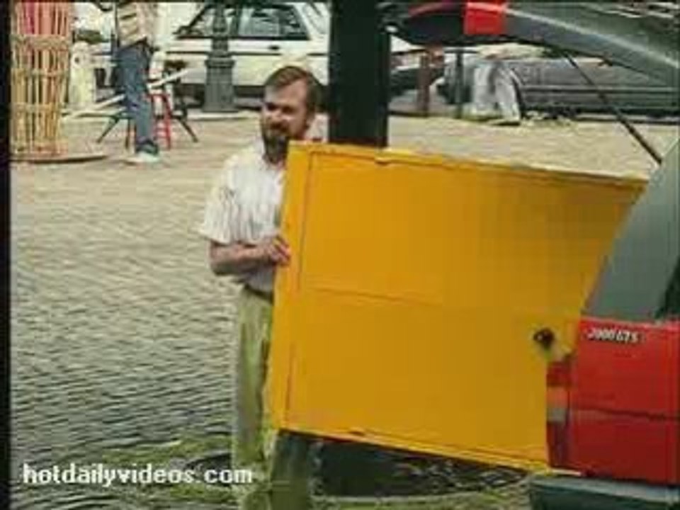 Clumsy Helpers - Just For Laughs Prank
