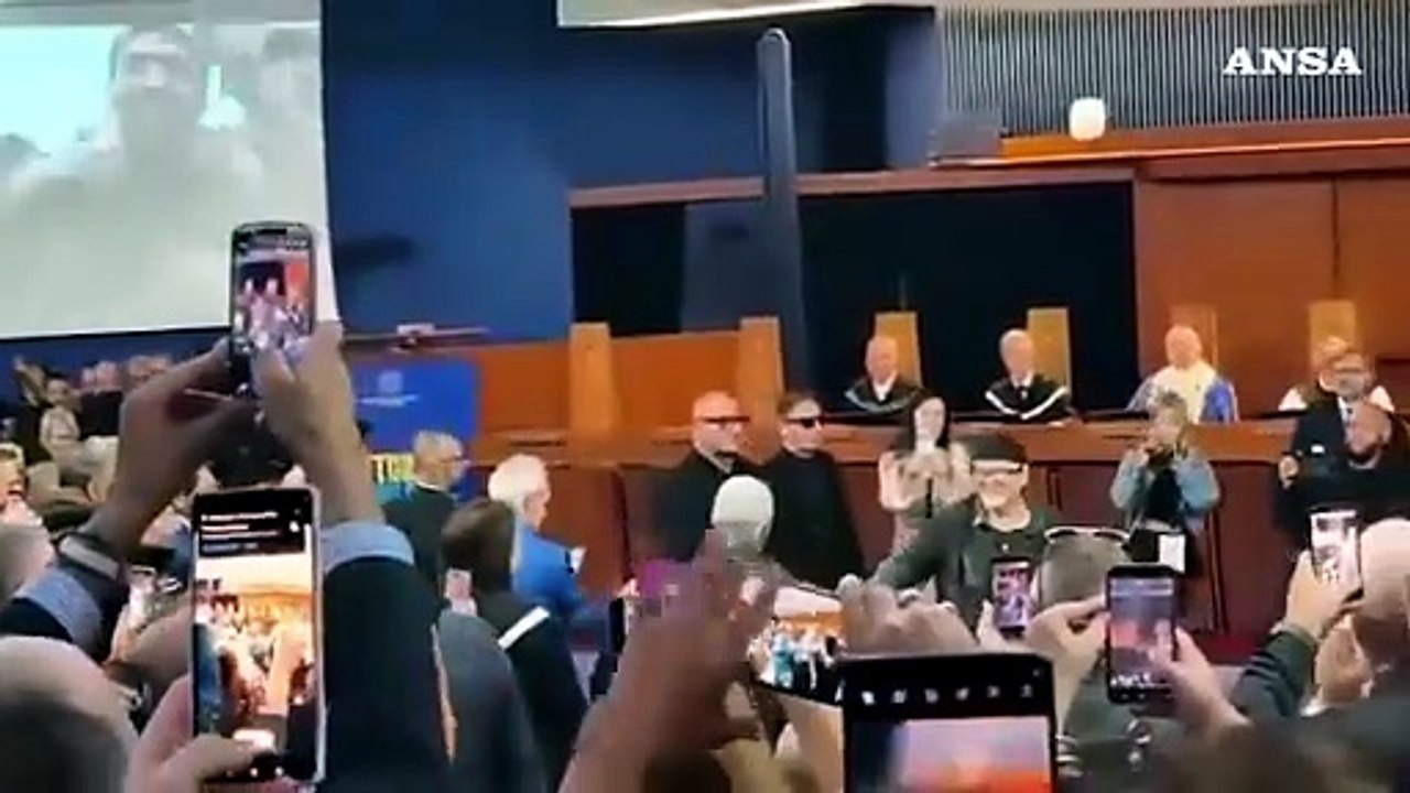 Salerno, dottorato di ricerca honoris causa a Vasco Rossi - Video ...