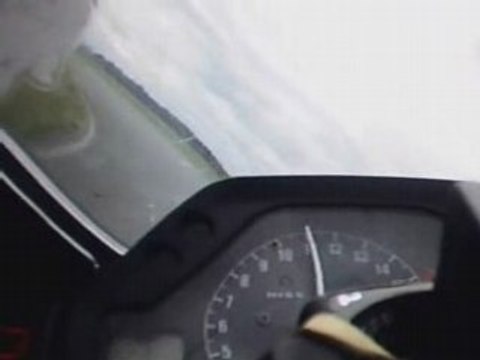 LURCY LEVIS CAMERA EMBARQUEE RR