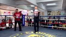Manny Pacquiao trenuje boks z prezydentem Polski Karolem Nawrockim w Manili