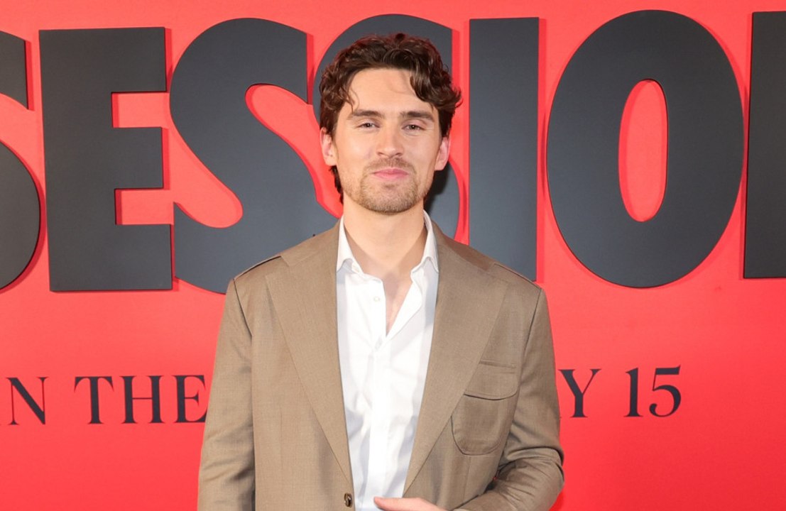 'Obsession'-Star Michael Johnston plant queeres Herzensprojekt