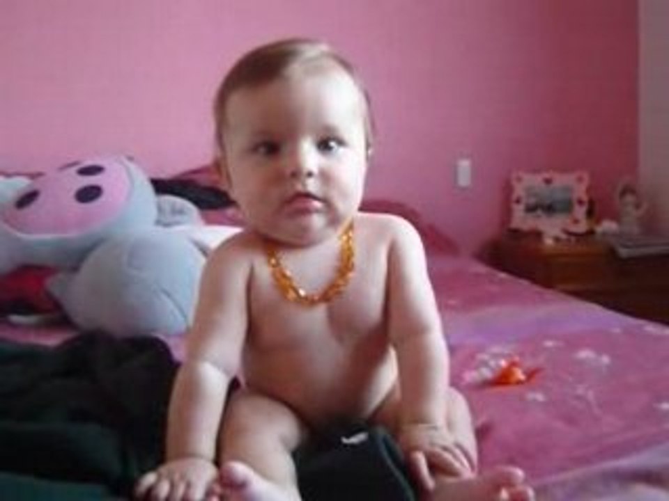 emma tient assise