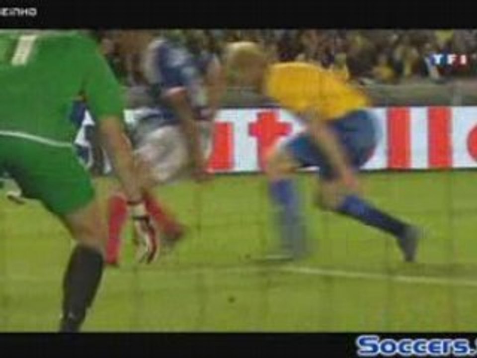 Tallonade d'Henry et but de Govou - France Suede 20.08.08