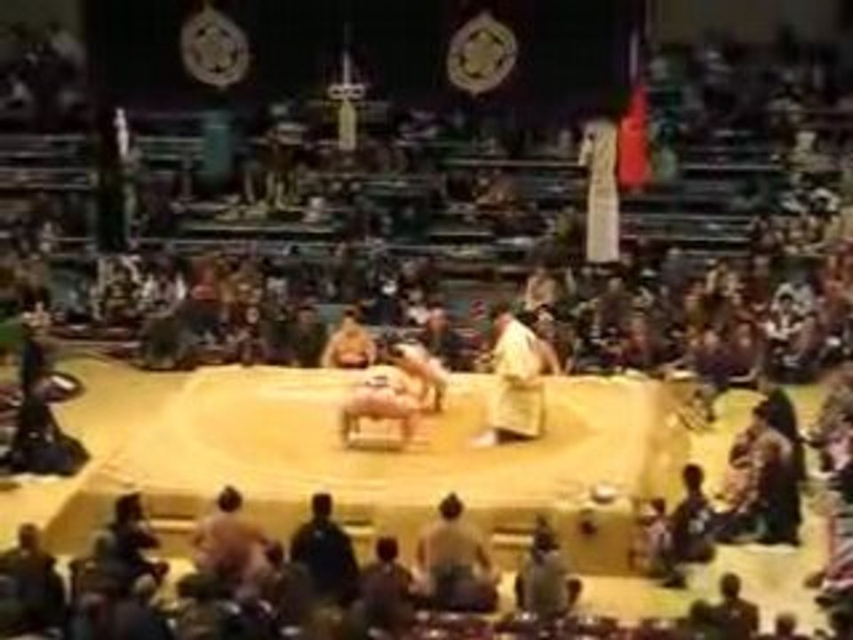 COMBAT DE SUMO A  OASKA  相撲  3/8