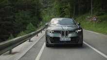 The new BMW iX4 50 xDrive in Eukalyptus Green Driving Video