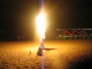 Crache du feu  grande flamme+petite enchaichement flammèche