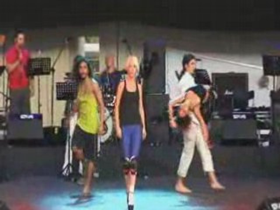 Hande Yener Roxanne Provalar