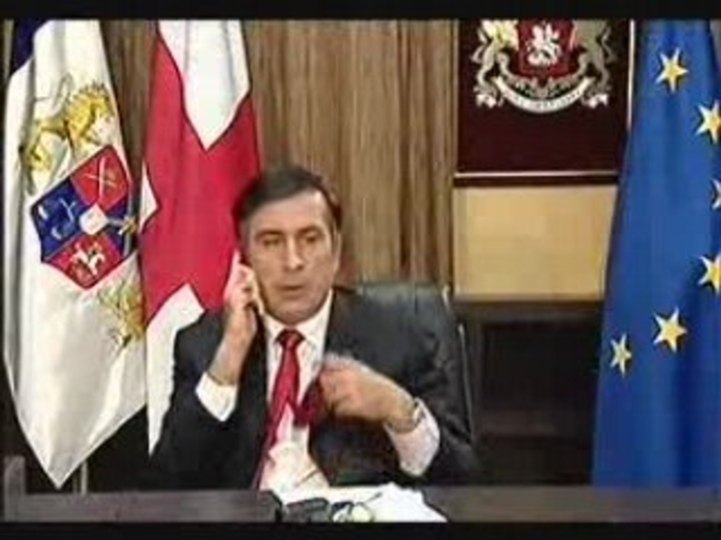 Le président géorgien mange sa cravate » MegaPortail - Vidéo Dailymotion