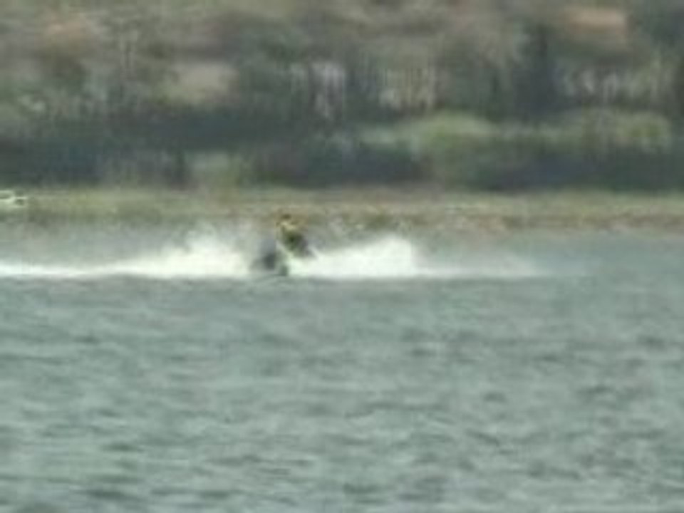 bouée nautique par jet ski chute