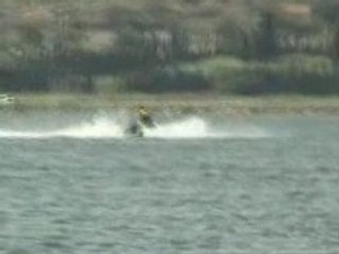 bouée nautique par jet ski chute