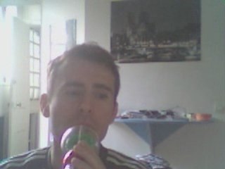 Wiwi égratigne "Fais moi une place"