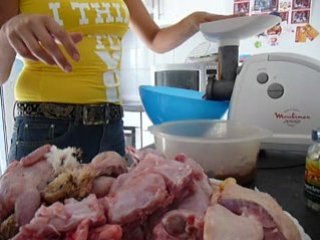 Test avec de gros os lapin et canard.MOV