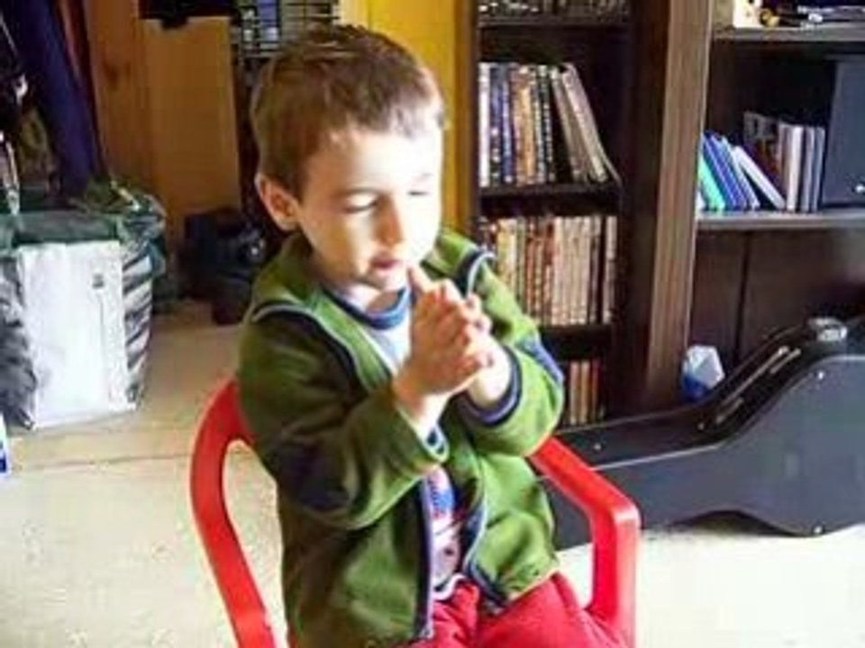 Lyam souhaite bonne fête à sa maman 3 ansdemi Mai2008