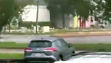 Vídeo mostra telhado de hotel a ser arrancado pelos ventos fortes