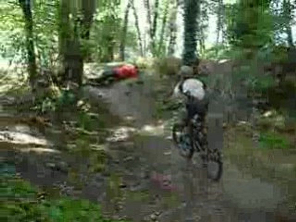 AU DESSUS DE JO NO FOOT