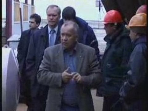 Давай закурим друг нефтяник...