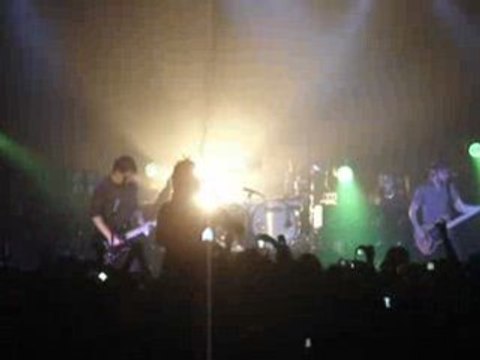 Paramore - Let the flames begin (Live @ bataclan)