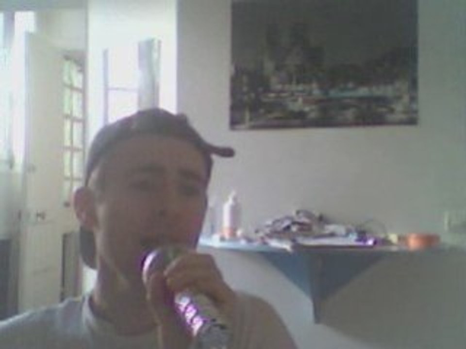 Wiwi égratigne "It's raining men"