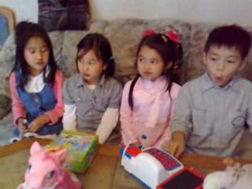 Cac chau hoc sinh lop mot