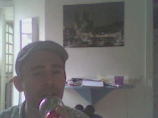 Wiwi égratigne "Aïcha"