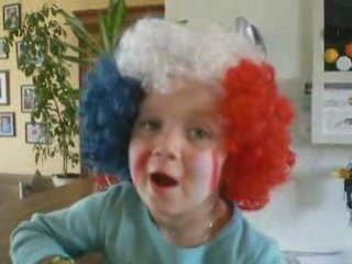 Romane 3 ans chante la marseillaise
