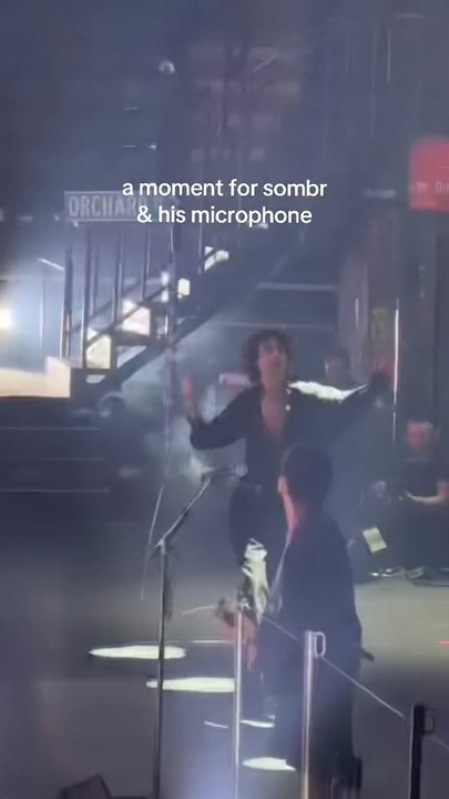 Sombr's Epic Microphone Swing Live on Stage - video Dailymotion